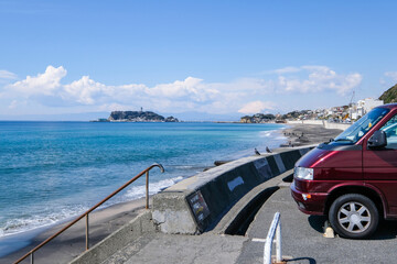江ノ島と車