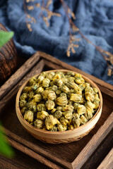 Close-up pictures of fetal chrysanthemum on the background of retro Chinese style
