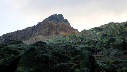 Dia lluvioso al aire libre en la montaña de gredos, 