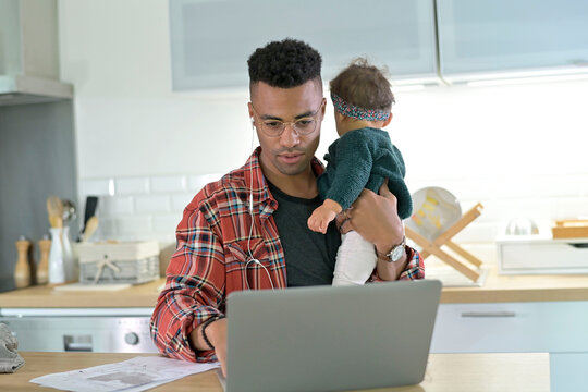 Daddy with babygirl teleworking from home during lockdown
