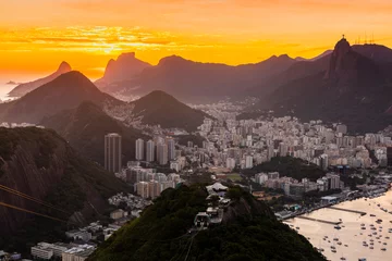 Photo sur Plexiglas Copacabana, Rio de Janeiro, Brésil Beautiful panorama of Rio de Janeiro at sunset, Brazil. Sugarloaf Mountain