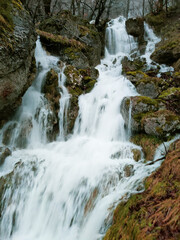 Fototapeta na wymiar mountain waterfall in Urbasa 