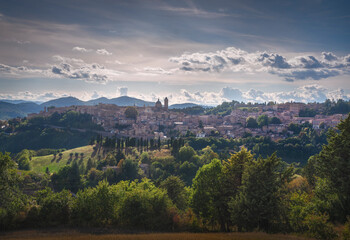 Obraz premium Urbino city skyline and countryside landscape. Marche region, Italy.