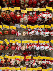 Fototapeta na wymiar Christmas balls on the shelves in the supermarket.
