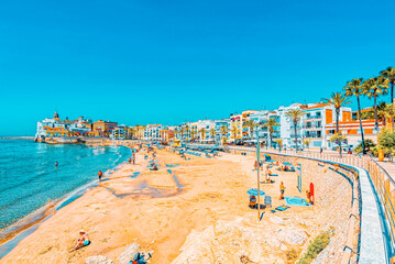 Obraz premium View of the beach and the sea shore of a small resort town Sitge
