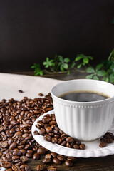 ホットコーヒーとコーヒー豆