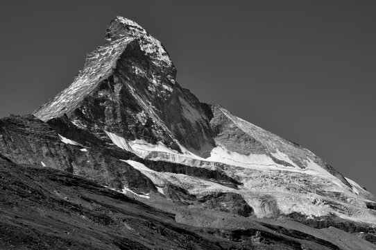 Matterhorn Berg Schweiz Graustufen schwarz-wei&szlig; Wallis Zermatt Panorama Reflektion Stafelalp Zmutt Gipfel Hochgebirge Sehensw&uuml;rdigkeit Switzerland Monte Cervino Italien