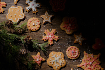 Obraz na płótnie Canvas Gingerbread Christmas Cookie on Plate and Pine
