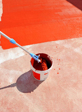 Pintura de caucho roja para terrazas y cubiertas. Pintura anti goteras
