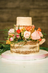 Obraz na płótnie Canvas white double-decker cake adorned with flowers