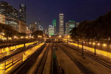 Fototapeta na wymiar Chicago railway lines and skyline