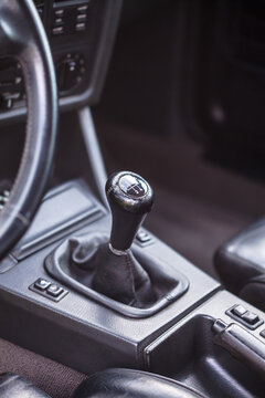 Gear knob lever in black, old car