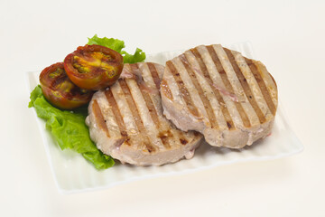 Grilled tuna steak with kumato