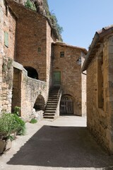 Fototapeta na wymiar Peyre, village médiéval au dessus du tarn, avec son église troglodytique en Aveyron. 