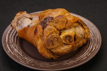 Baked pork knuckle with spices