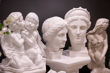Obraz premium Various plaster sculptures. Plaster head of Venus, angels and Greek goddesses. Sale of plaster sculptures.