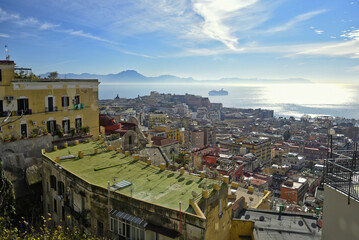 Obraz premium Panorama of the gulf of Naples from a hill in a residential neighborhood, Italy.