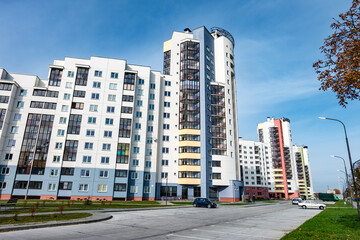 view of residential area with multi-storey skyscraper building and and improved courtyard area