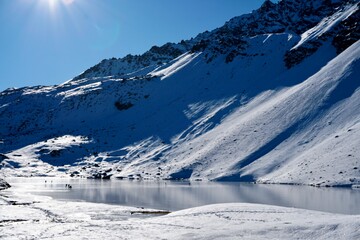 Schlittschuhlaufen auf dem ersten Schnee