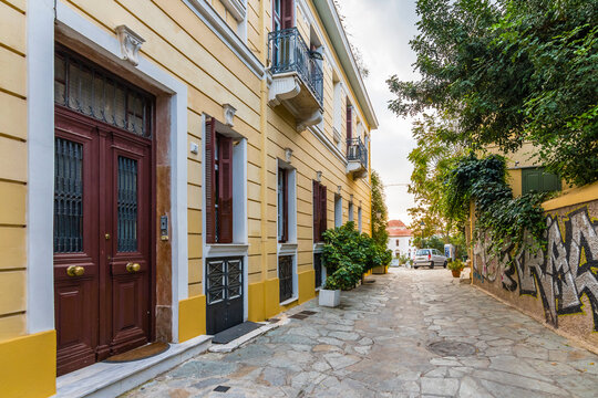 Fototapeta Colorful street view in Plaka District of Athens.