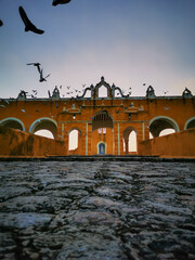 Convento de Izamal fresca ma&ntilde;ana