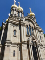 Obraz premium Südfassade der Russisch-Orthodoxen Kirche auf dem Neroberg in Wiesbaden
