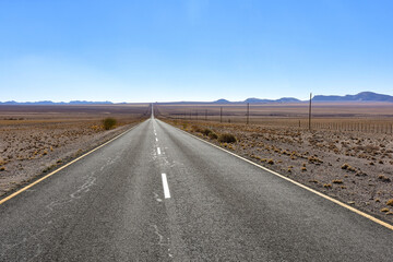 Plakat Endless road, The Central Plateau, South Namibia