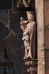 Muttergottes mit Kind am Münster in Freiburg im Breisgau - Mother of God with child