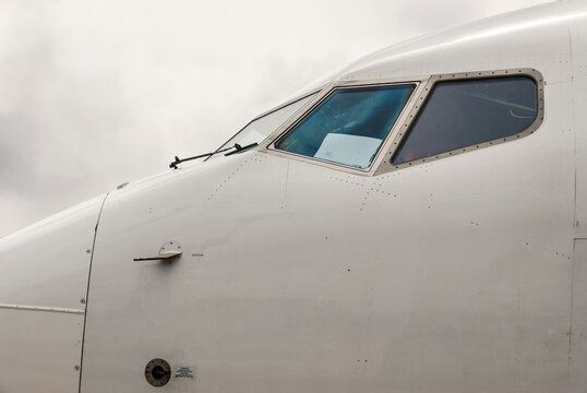Partial view of the front of the jet plane highlighting the windows of the cockpit and sensors of the bodywork.