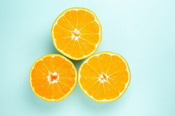 Fototapeta na wymiar top view fresh tangerine slices on blue background photo color fruit orange citrus