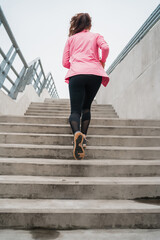Obraz premium Sport woman running on stairs.