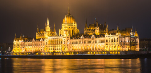 Fototapeta na wymiar Hungarian Parliament illuminated at night in Budapest