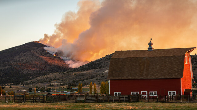 oregon wildfire with farm