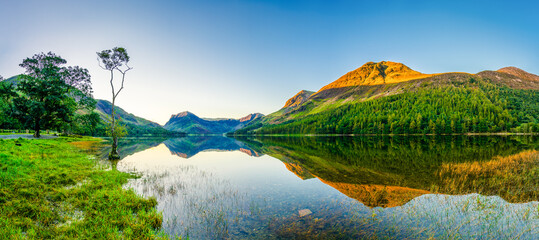 Morning panorama of Buttermere lake in the Lake District. England - obrazy, fototapety, plakaty