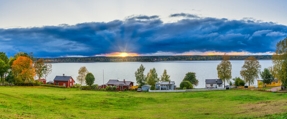 Obraz premium Coudy sunset panorama of Krön (Kron) lake in autumn. Landscape of Seden