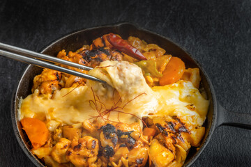 韓国料理タッカルビ　Dak galbi(Korean chicken grilled dish)
