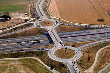 Cruce de la carretera M-206 a su paso por la carretera M-50 de Madrid. Fotografía aérea tomada...