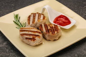 Grilled pork medallion with sauce