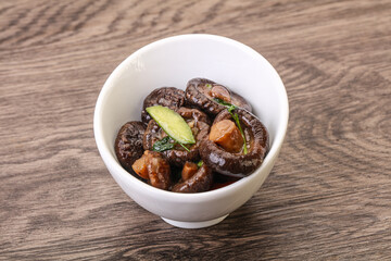 Marinated shiitake mushrooms with herbs