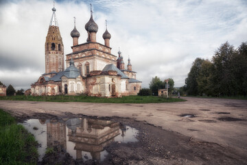Fototapeta na wymiar Russia, the village Parskoe. The ensemble of the Church of the Beheading of St. John the Baptist and Ascension