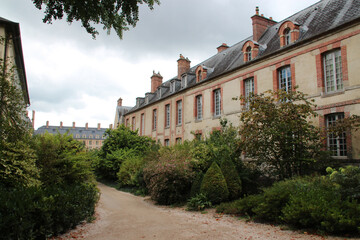 Fototapeta na wymiar castle of fontainebleau (france)