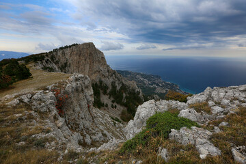 Fototapeta na wymiar Autumn view in the Ai-Petri mountains and on the coast in Crimea