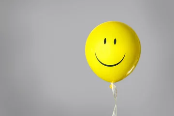 Deurstickers Single yellow balloon against gray background © Katecat