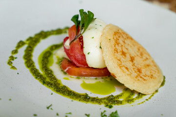 tomato with cheddar cheese and pesto sauce