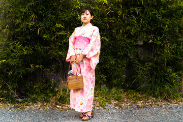 玄関土間に座る浴衣の女性 Wall Mural Wallpaper Murals Promolink