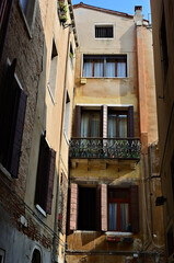 Fototapeta na wymiar Venice courtyard. Italy