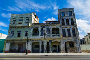 Fototapeta premium Cuba: Old ruined houses along the Malecon in Havana