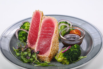 Tuna fish tataki in sesame seeds