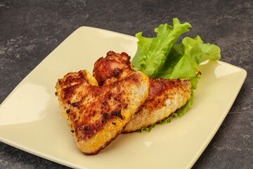 Roasted chicken wings with spices