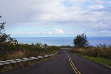 太平洋へ続くカウアイ島の国道